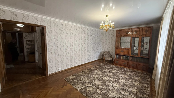 Продам двухкомнатную (2-комн.) квартиру, Хабаровская ул, 48к1, Симферополь г