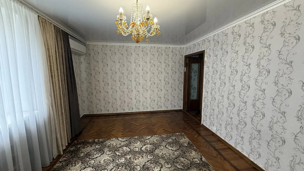 Продам двухкомнатную (2-комн.) квартиру, Хабаровская ул, 48к1, Симферополь г