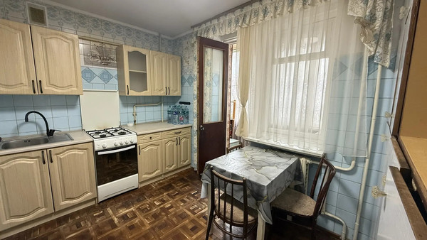 Продам двухкомнатную (2-комн.) квартиру, Хабаровская ул, 48к1, Симферополь г