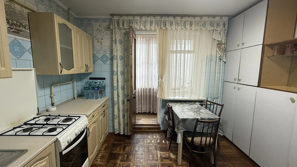 Продам двухкомнатную (2-комн.) квартиру, Хабаровская ул, 48к1, Симферополь г