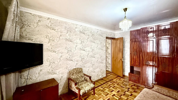 Продам двухкомнатную (2-комн.) квартиру, Хабаровская ул, 48к1, Симферополь г