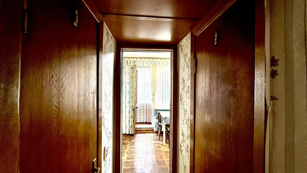 Продам двухкомнатную (2-комн.) квартиру, Хабаровская ул, 48к1, Симферополь г