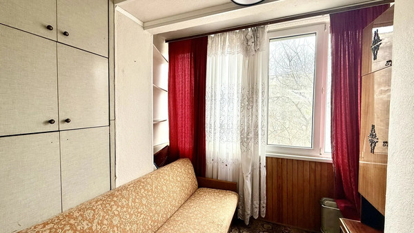 Продам двухкомнатную (2-комн.) квартиру, Хабаровская ул, 48к1, Симферополь г