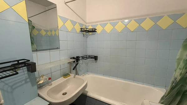 Продам двухкомнатную (2-комн.) квартиру, Хабаровская ул, 48к1, Симферополь г