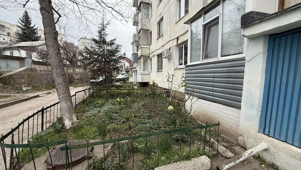 Продам двухкомнатную (2-комн.) квартиру, Хабаровская ул, 48к1, Симферополь г