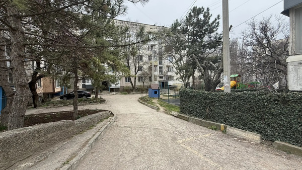 Продам двухкомнатную (2-комн.) квартиру, Хабаровская ул, 48к1, Симферополь г