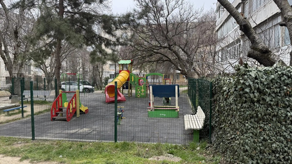 Продам двухкомнатную (2-комн.) квартиру, Хабаровская ул, 48к1, Симферополь г