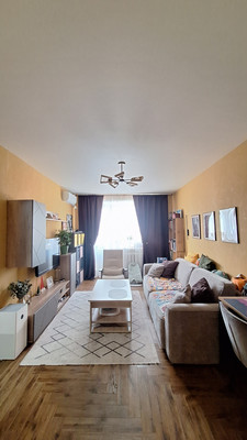 Продам двухкомнатную (2-комн.) квартиру, Заводская ул, 3, Любучаны п