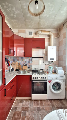 Продам двухкомнатную (2-комн.) квартиру, Заводская ул, 3, Любучаны п