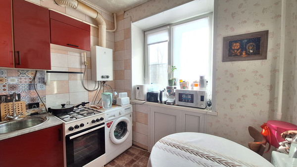 Продам двухкомнатную (2-комн.) квартиру, Заводская ул, 3, Любучаны п