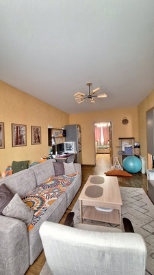 Продам двухкомнатную (2-комн.) квартиру, Заводская ул, 3, Любучаны п