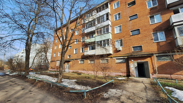 Продам двухкомнатную (2-комн.) квартиру, Заводская ул, 3, Любучаны п