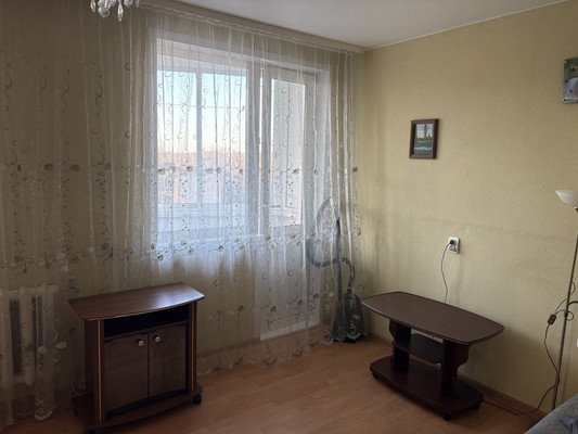 Продам двухкомнатную (2-комн.) квартиру, Большевистская ул, 4, Яхрома г