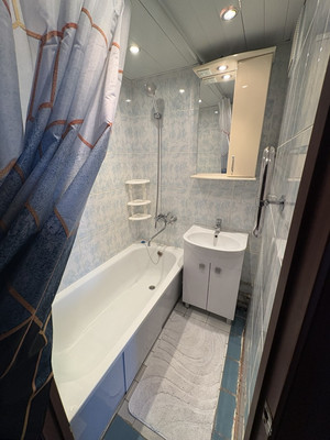 Продам двухкомнатную (2-комн.) квартиру, Большевистская ул, 4, Яхрома г