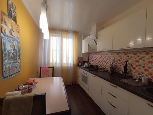 Продам трехкомнатную (3-комн.) квартиру, Гагарина ул, 1, Волгодонск г