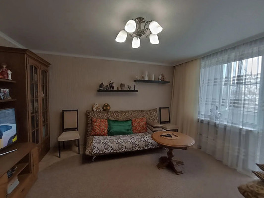 Продам трехкомнатную (3-комн.) квартиру, Гагарина ул, 1, Волгодонск г