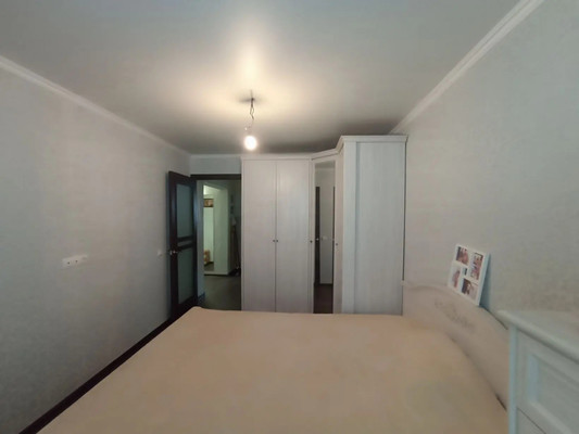 Продам трехкомнатную (3-комн.) квартиру, Гагарина ул, 1, Волгодонск г