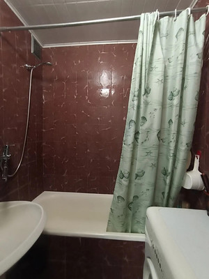 Продам трехкомнатную (3-комн.) квартиру, Гагарина ул, 1, Волгодонск г