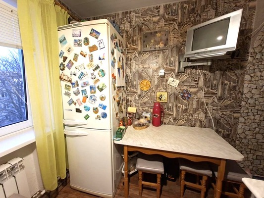 Продам двухкомнатную (2-комн.) квартиру, Калинина ул, 122, Тихорецк г