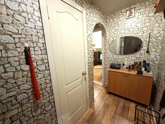 Продам двухкомнатную (2-комн.) квартиру, Калинина ул, 122, Тихорецк г