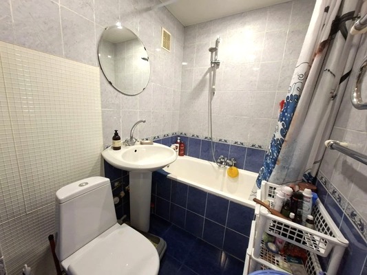 Продам двухкомнатную (2-комн.) квартиру, Калинина ул, 122, Тихорецк г