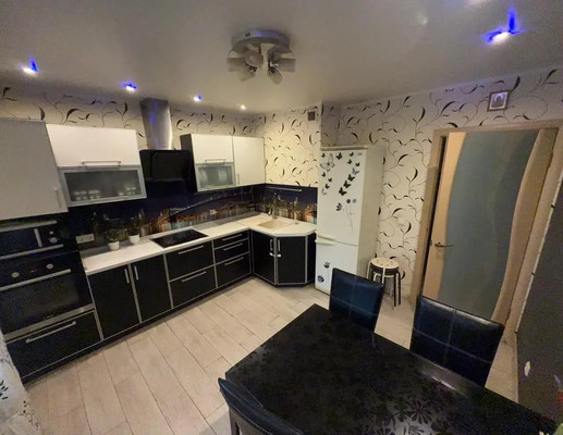 Продам трехкомнатную (3-комн.) квартиру, Героев-Разведчиков ул, 12, Краснодар г