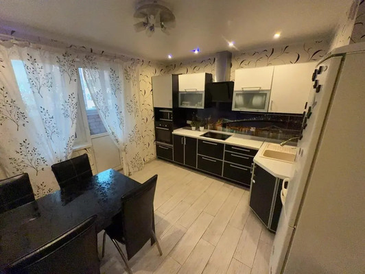 Продам трехкомнатную (3-комн.) квартиру, Героев-Разведчиков ул, 12, Краснодар г