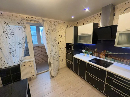 Продам трехкомнатную (3-комн.) квартиру, Героев-Разведчиков ул, 12, Краснодар г