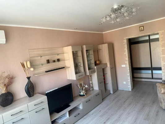 Продам трехкомнатную (3-комн.) квартиру, Героев-Разведчиков ул, 12, Краснодар г