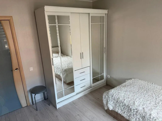 Продам трехкомнатную (3-комн.) квартиру, Героев-Разведчиков ул, 12, Краснодар г