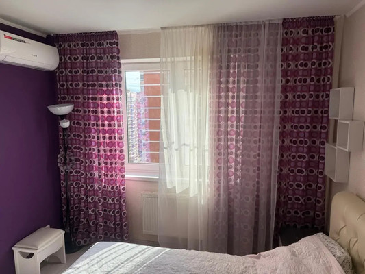 Продам трехкомнатную (3-комн.) квартиру, Героев-Разведчиков ул, 12, Краснодар г