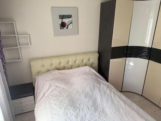 Продам трехкомнатную (3-комн.) квартиру, Героев-Разведчиков ул, 12, Краснодар г