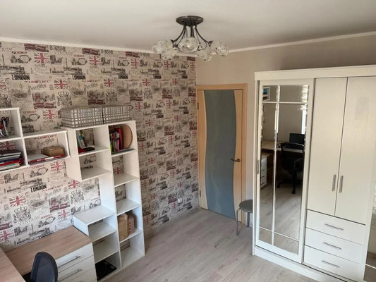 Продам трехкомнатную (3-комн.) квартиру, Героев-Разведчиков ул, 12, Краснодар г