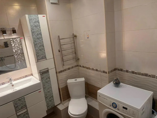 Продам трехкомнатную (3-комн.) квартиру, Героев-Разведчиков ул, 12, Краснодар г