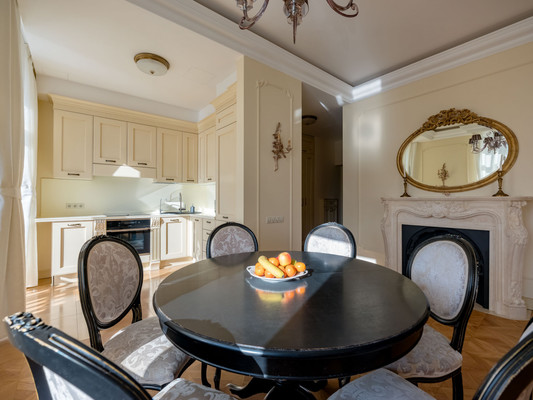 Сдам двухкомнатную (2-комн.) квартиру, Котельническая наб, 1/15кА, Москва г