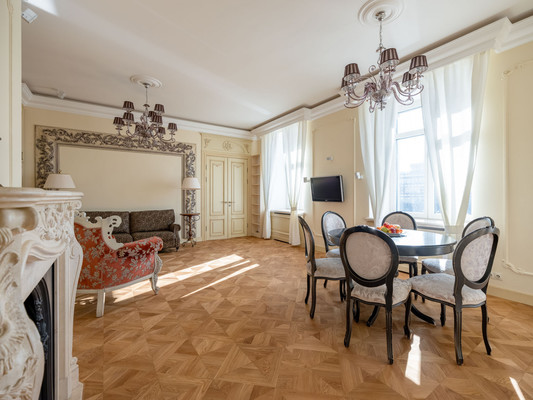 Сдам двухкомнатную (2-комн.) квартиру, Котельническая наб, 1/15кА, Москва г