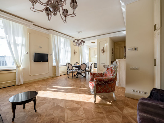 Сдам двухкомнатную (2-комн.) квартиру, Котельническая наб, 1/15кА, Москва г