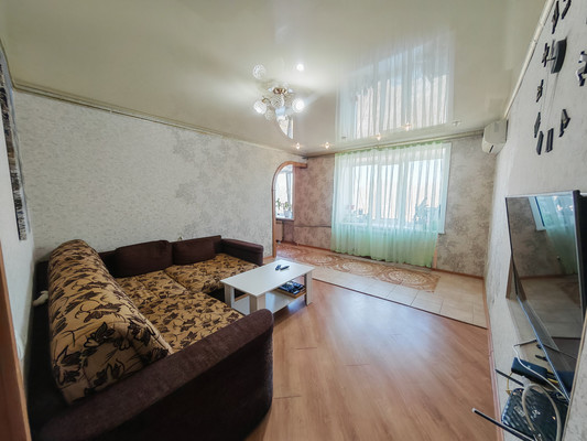 Продам трехкомнатную (3-комн.) квартиру, Ленина пр-кт, 18, Комсомольск-на-Амуре г