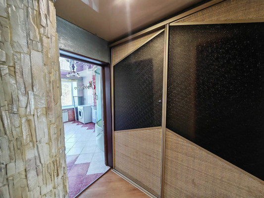 Продам трехкомнатную (3-комн.) квартиру, Ленина пр-кт, 18, Комсомольск-на-Амуре г