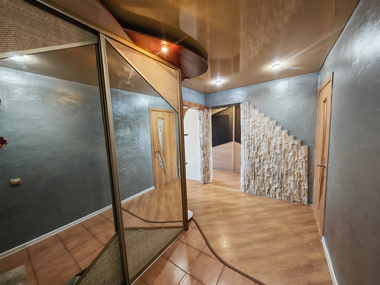 Продам трехкомнатную (3-комн.) квартиру, Ленина пр-кт, 18, Комсомольск-на-Амуре г