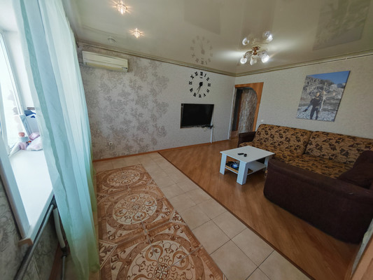 Продам трехкомнатную (3-комн.) квартиру, Ленина пр-кт, 18, Комсомольск-на-Амуре г