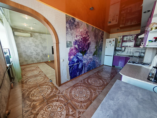 Продам трехкомнатную (3-комн.) квартиру, Ленина пр-кт, 18, Комсомольск-на-Амуре г