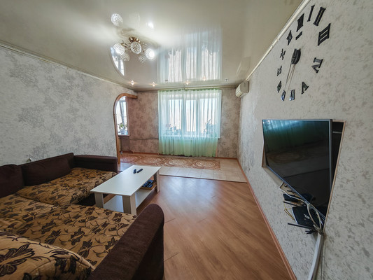 Продам трехкомнатную (3-комн.) квартиру, Ленина пр-кт, 18, Комсомольск-на-Амуре г