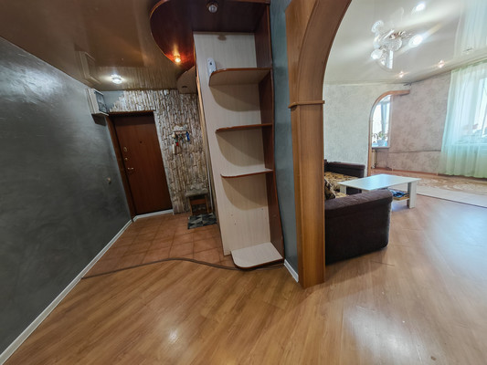 Продам трехкомнатную (3-комн.) квартиру, Ленина пр-кт, 18, Комсомольск-на-Амуре г