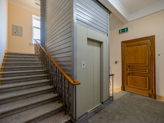 Сдам двухкомнатную (2-комн.) квартиру, Котельническая наб, 1/15кА, Москва г