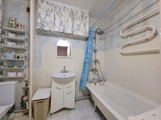 Продам двухкомнатную (2-комн.) квартиру, Т.Идарова ул, 166, Нальчик г