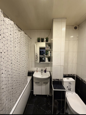 Продам многокомнатную квартиру, Атажукина ул, 4, Нальчик г