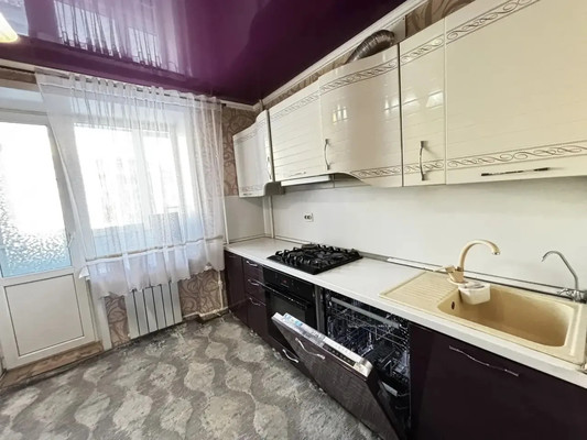 Продам трехкомнатную (3-комн.) квартиру, Силикатная ул, 26, Астрахань г