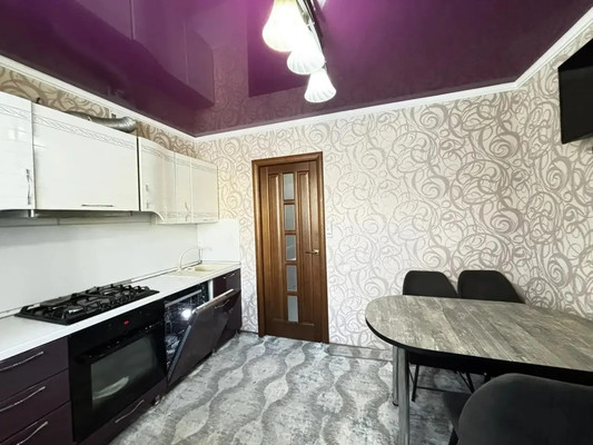 Продам трехкомнатную (3-комн.) квартиру, Силикатная ул, 26, Астрахань г