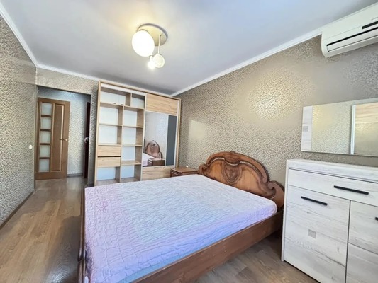 Продам трехкомнатную (3-комн.) квартиру, Силикатная ул, 26, Астрахань г